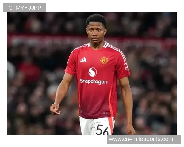 奥比马丁随曼联一线队训练舍什科受伤或为他创造机会