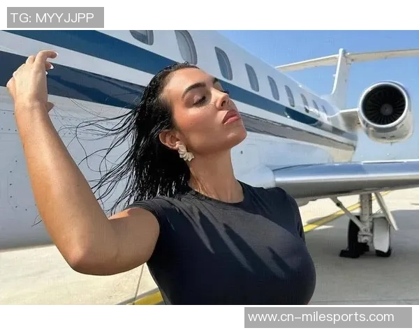 C罗惊喜不已女儿万圣节装扮令人意想不到的创意与惊艳