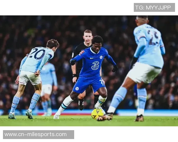 大卫福法纳再次因无证驾驶被罚款440英镑并扣6分